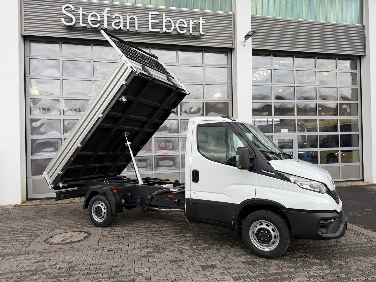 Iveco Daily 35S14 A8*R3.450mm*Automatik*Kamera*2Sitze* - Van jungkit: gambar 2 Iveco Daily 35S14 A8*R3.450mm*Automatik*Kamera*2Sitze* - Van jungkit: gambar 2