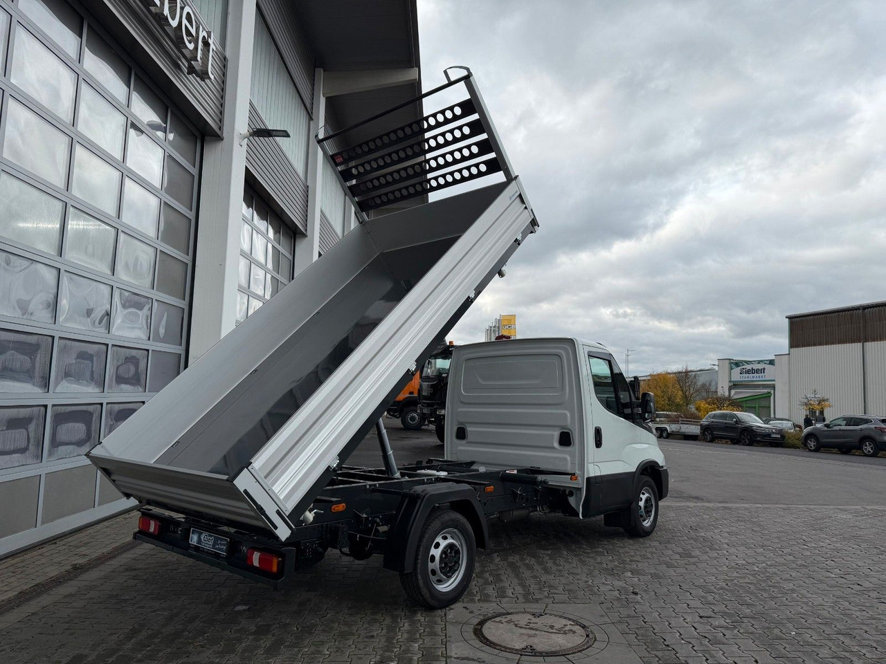 Iveco Daily 35S14 A8*R3.450mm*Automatik*Kamera*2Sitze* - Van jungkit: gambar 3 Iveco Daily 35S14 A8*R3.450mm*Automatik*Kamera*2Sitze* - Van jungkit: gambar 3