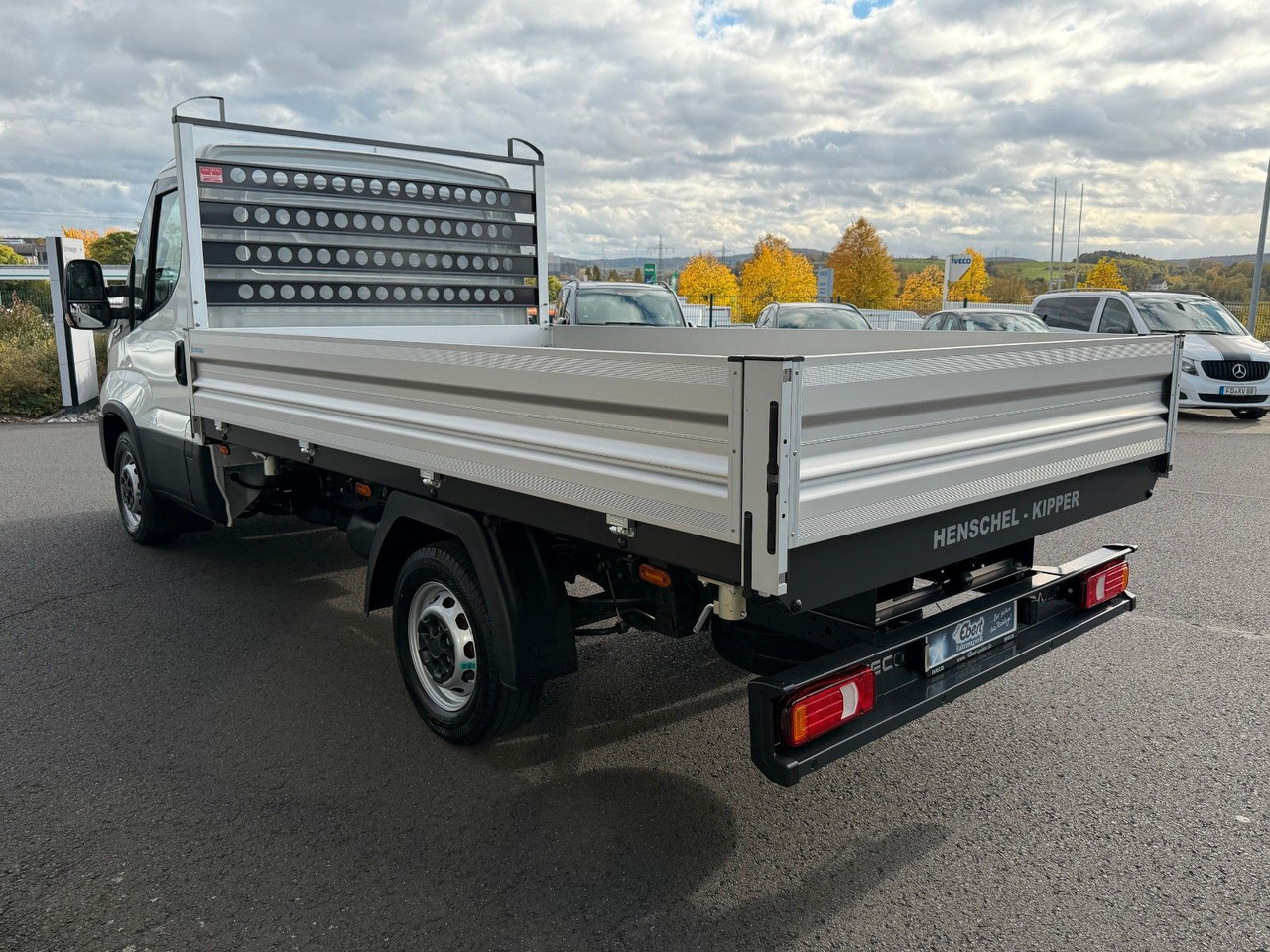 Iveco Daily 35S14 A8*R3.450mm*Automatik*Kamera*3Sitze* - Van jungkit: gambar 4 Iveco Daily 35S14 A8*R3.450mm*Automatik*Kamera*3Sitze* - Van jungkit: gambar 4