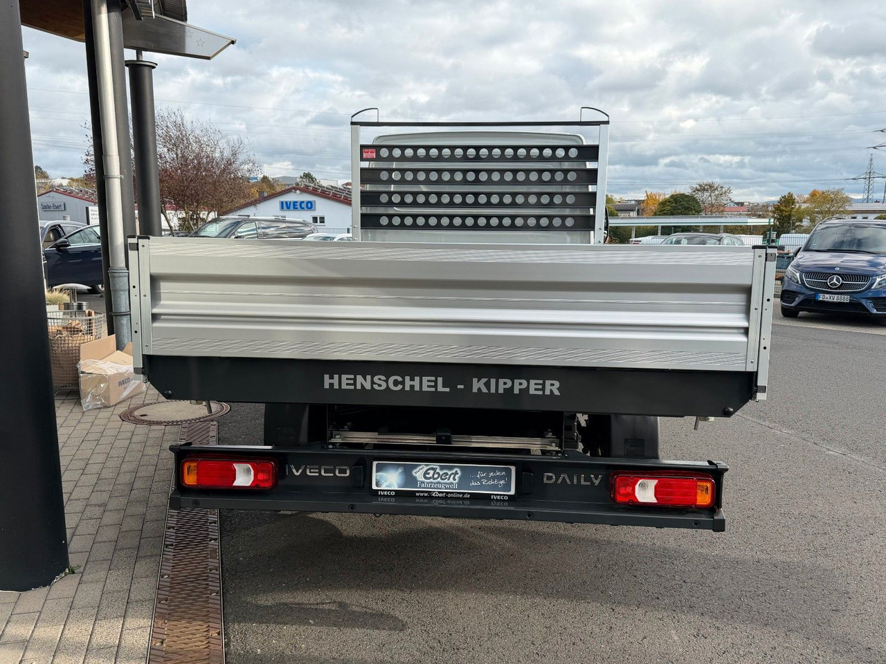 Iveco Daily 35S14 A8*R3.450mm*Automatik*Kamera*3Sitze* - Van jungkit: gambar 5 Iveco Daily 35S14 A8*R3.450mm*Automatik*Kamera*3Sitze* - Van jungkit: gambar 5