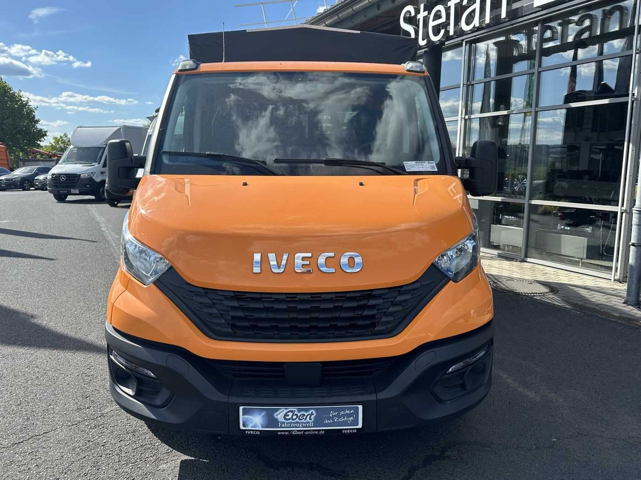Iveco Daily 35S14 Pritsche+Plane *AHK*Ladekran*7-Sitze - Van dengan terpal samping: gambar 2 Iveco Daily 35S14 Pritsche+Plane *AHK*Ladekran*7-Sitze - Van dengan terpal samping: gambar 2