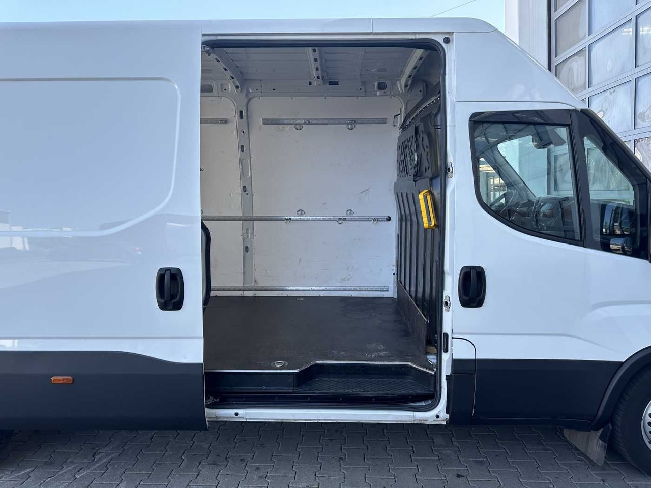 Iveco Daily 35S16 A8 *Klima*Radstand4.100mm* - Van panel: gambar 5 Iveco Daily 35S16 A8 *Klima*Radstand4.100mm* - Van panel: gambar 5
