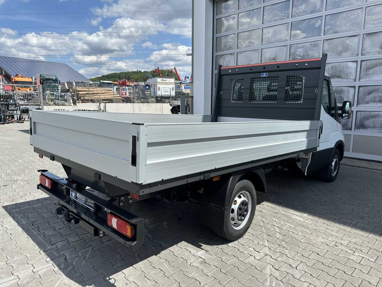 Iveco Daily 35S16 A8 Pritsche *R3.450mm*AHK*Automatik* - Van flatbed: gambar 4 Iveco Daily 35S16 A8 Pritsche *R3.450mm*AHK*Automatik* - Van flatbed: gambar 4