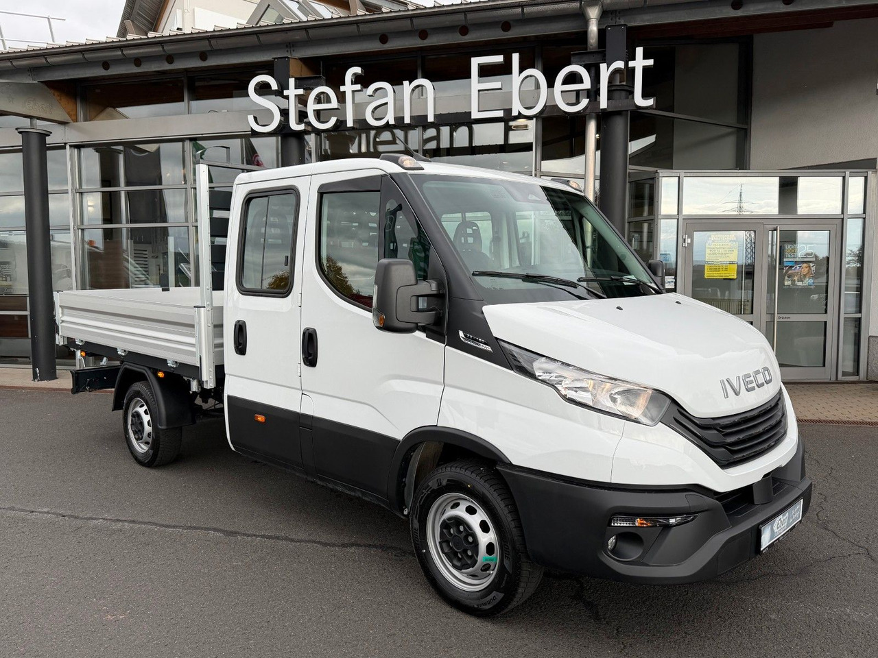 Iveco Daily 35S16 A8 *R.3450mm*Automatik*AHK*7-Sitze* - Van jungkit, Van kombi: gambar 1 Iveco Daily 35S16 A8 *R.3450mm*Automatik*AHK*7-Sitze* - Van jungkit, Van kombi: gambar 1