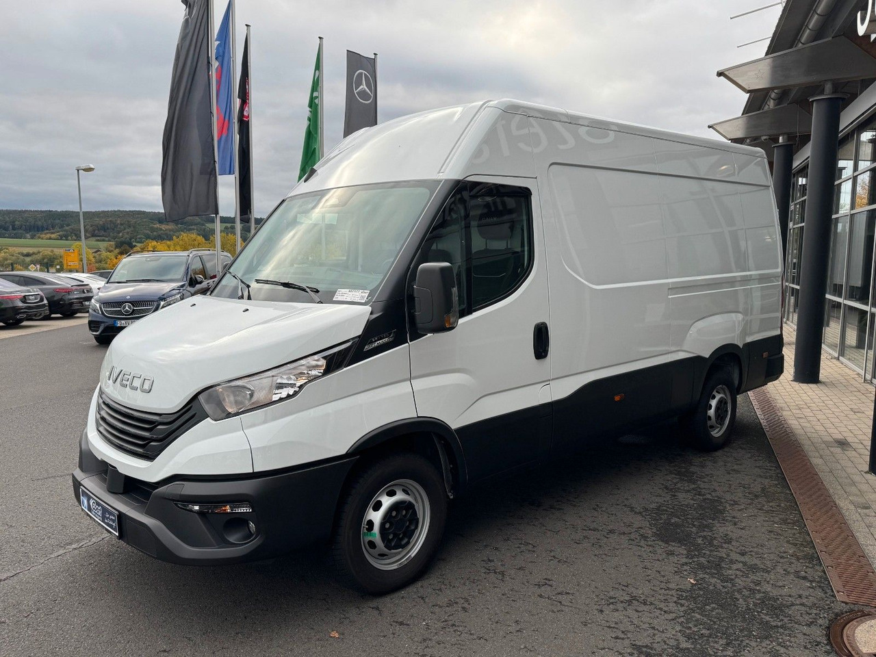 Iveco Daily 35S16 A8 *R3.520mm*Automatik*AHK*ACC* - Van panel: gambar 4 Iveco Daily 35S16 A8 *R3.520mm*Automatik*AHK*ACC* - Van panel: gambar 4