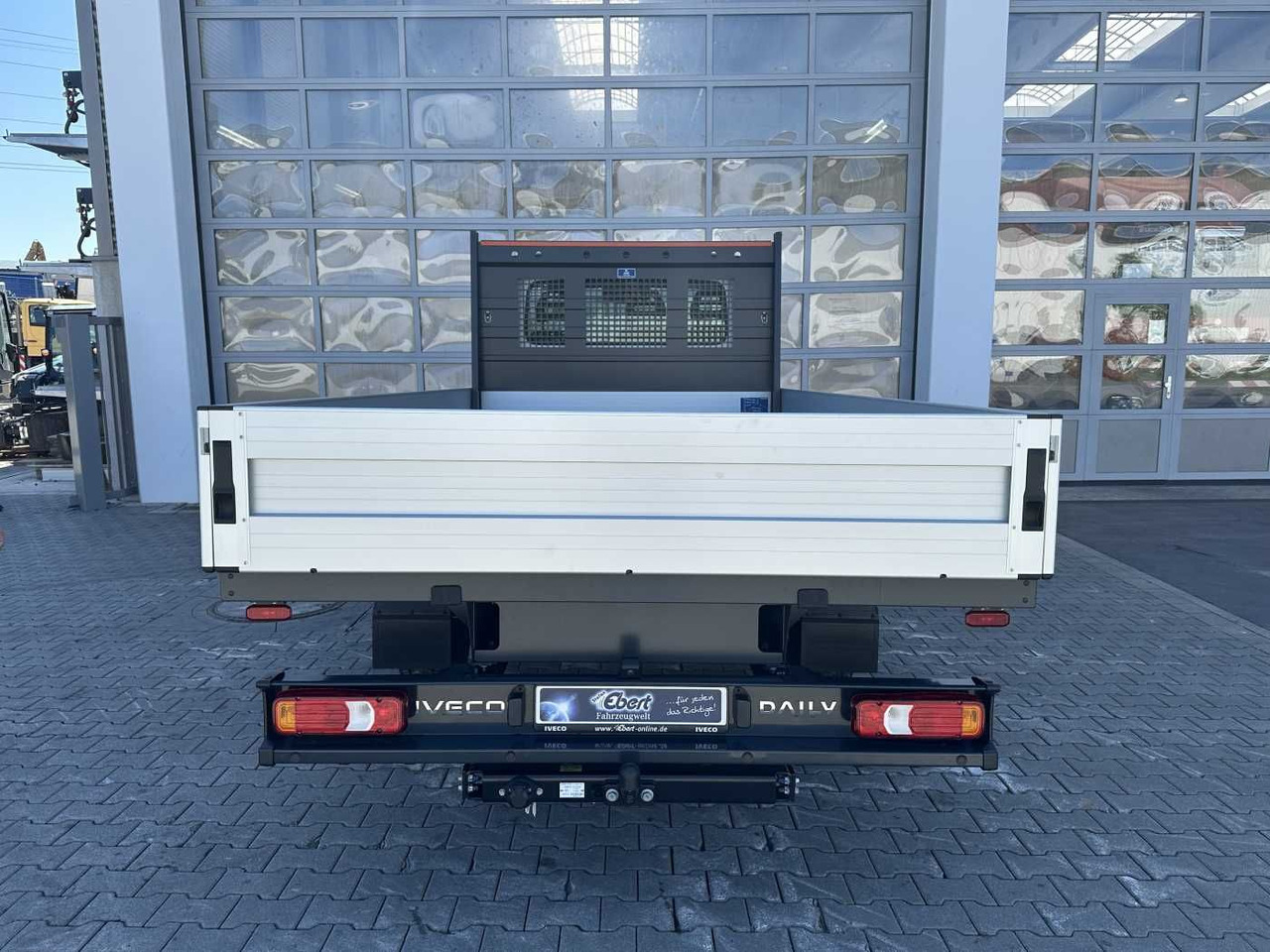 Iveco Daily 35S16 A8 *R3.750mm*AHK*Automatik* - Van flatbed: gambar 4 Iveco Daily 35S16 A8 *R3.750mm*AHK*Automatik* - Van flatbed: gambar 4