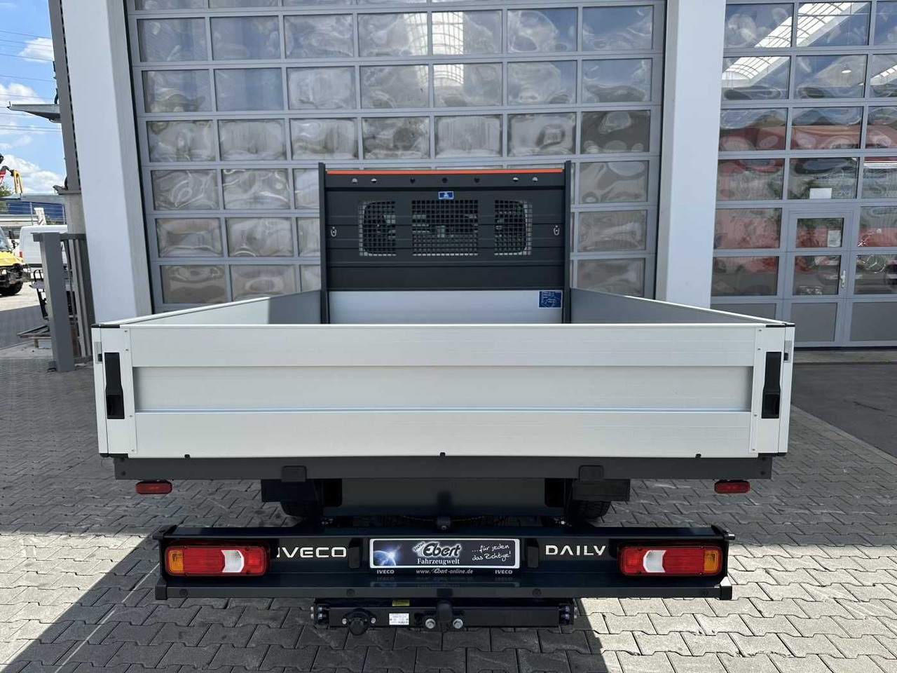 Iveco Daily 35S16 H 3.0L *R3.750mm*AHK*Automatik* 2x - Van flatbed: gambar 5 Iveco Daily 35S16 H 3.0L *R3.750mm*AHK*Automatik* 2x - Van flatbed: gambar 5