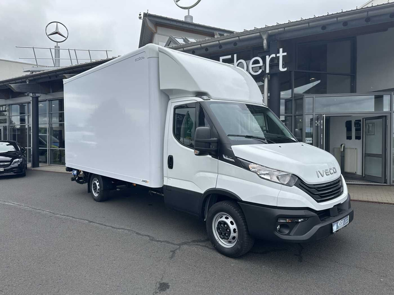 Iveco Daily 35S16 HA8/P Koffer *R4.100mm* LBW*Luft* - Van box: gambar 1 Iveco Daily 35S16 HA8/P Koffer *R4.100mm* LBW*Luft* - Van box: gambar 1