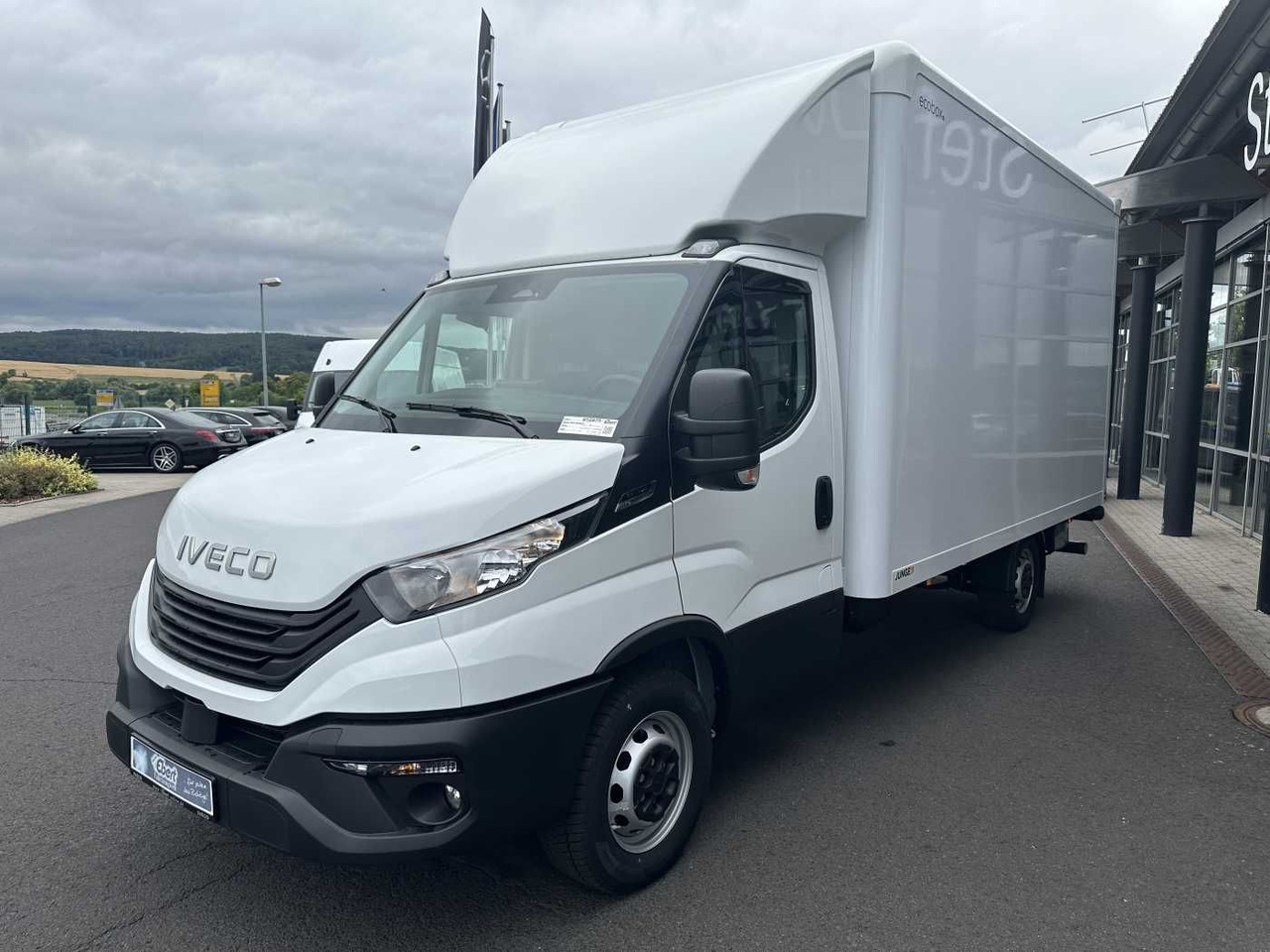 Iveco Daily 35S16 HA8/P Koffer *R4.100mm* LBW*Luft* - Van box: gambar 4 Iveco Daily 35S16 HA8/P Koffer *R4.100mm* LBW*Luft* - Van box: gambar 4