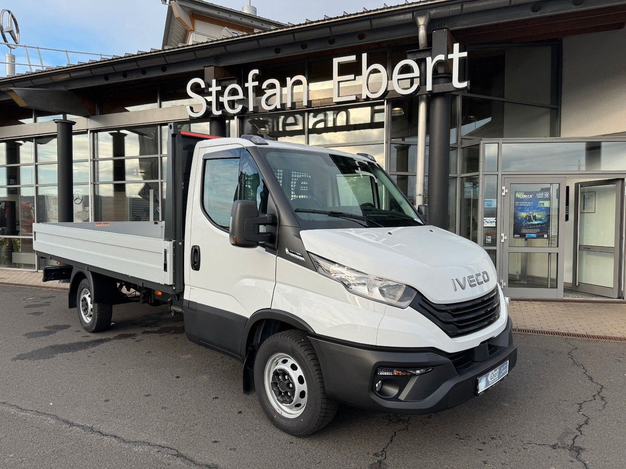 Iveco Daily 35S16 *R.3750mm*Automatik*AHK*Kamera* - Van flatbed: gambar 1 Iveco Daily 35S16 *R.3750mm*Automatik*AHK*Kamera* - Van flatbed: gambar 1
