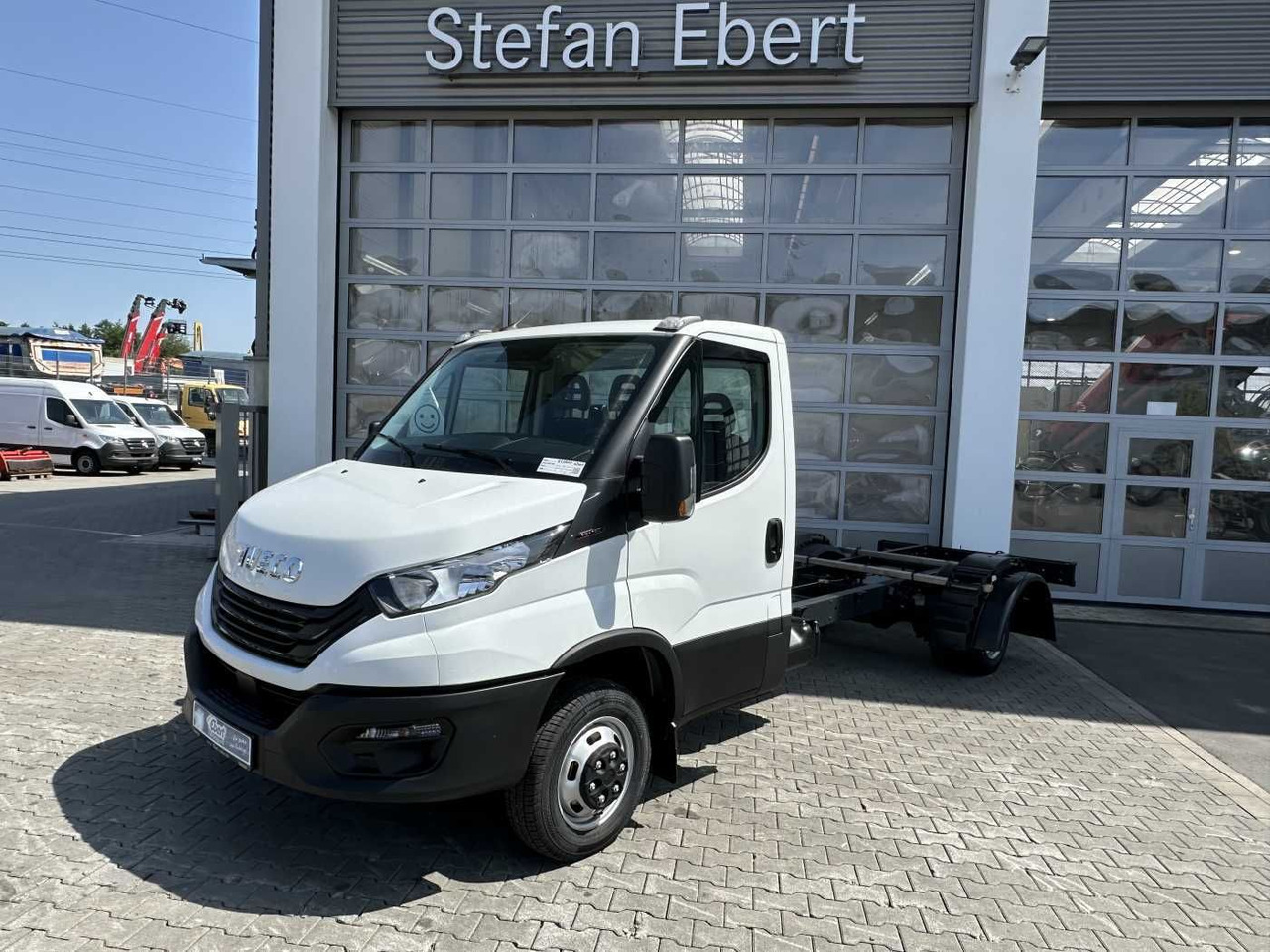 Iveco Daily 50C18 H 3.0L *R4.350mm*Klima* - Truk sasis: gambar 1 Iveco Daily 50C18 H 3.0L *R4.350mm*Klima* - Truk sasis: gambar 1