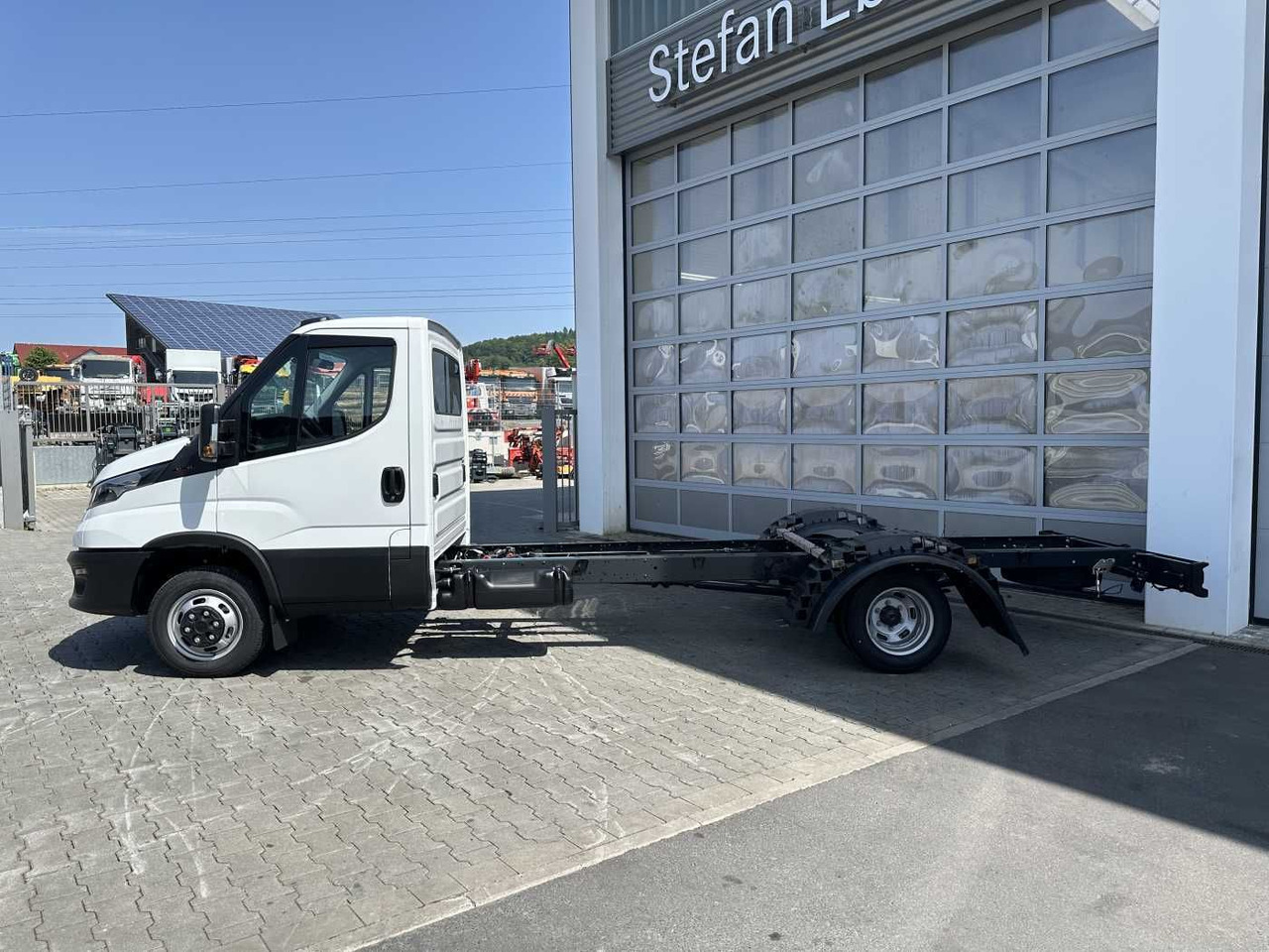 Iveco Daily 50C18 H 3.0L *R4.350mm*Klima* - Truk sasis: gambar 2 Iveco Daily 50C18 H 3.0L *R4.350mm*Klima* - Truk sasis: gambar 2