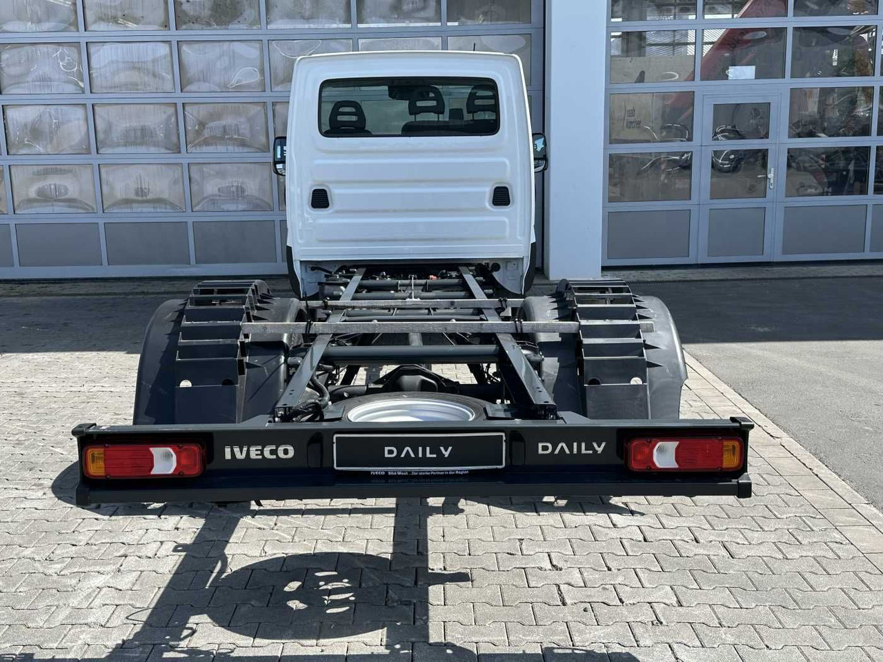 Iveco Daily 50C18 H 3.0L *R4.350mm*Klima* - Truk sasis: gambar 4 Iveco Daily 50C18 H 3.0L *R4.350mm*Klima* - Truk sasis: gambar 4