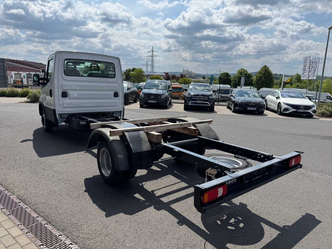 Iveco Daily 50C18 HA8 3.0L *R4.350mm*Klima*Automatik* - Truk sasis: gambar 4 Iveco Daily 50C18 HA8 3.0L *R4.350mm*Klima*Automatik* - Truk sasis: gambar 4