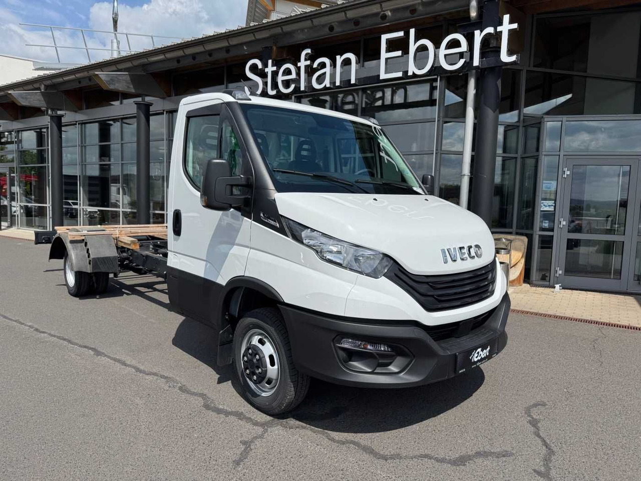 Iveco Daily 50C18 HA8 3.0L *R4.350mm*Klima*Automatik* - Truk sasis: gambar 1 Iveco Daily 50C18 HA8 3.0L *R4.350mm*Klima*Automatik* - Truk sasis: gambar 1