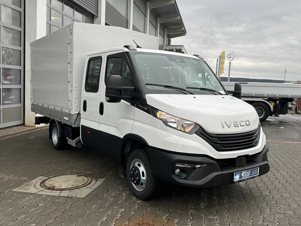 Iveco Daily 50C18H A8 DoKa *AHK*Automatik*7-Sitze* - Van flatbed, Van kombi: gambar 3 Iveco Daily 50C18H A8 DoKa *AHK*Automatik*7-Sitze* - Van flatbed, Van kombi: gambar 3