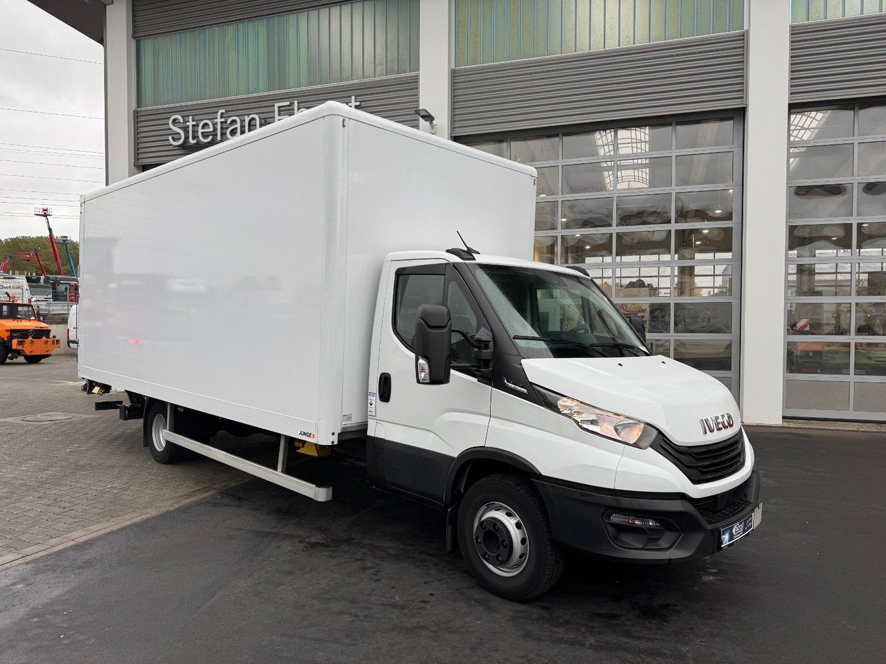 Iveco Daily 70C18 A8 *Koffer*LBW*Automatik* - Van box: gambar 1 Iveco Daily 70C18 A8 *Koffer*LBW*Automatik* - Van box: gambar 1