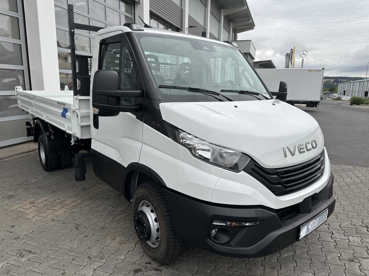 Iveco Daily 70C18H 3-S.-Kipper *R3.750mm*2xAHK* - Van jungkit: gambar 3 Iveco Daily 70C18H 3-S.-Kipper *R3.750mm*2xAHK* - Van jungkit: gambar 3