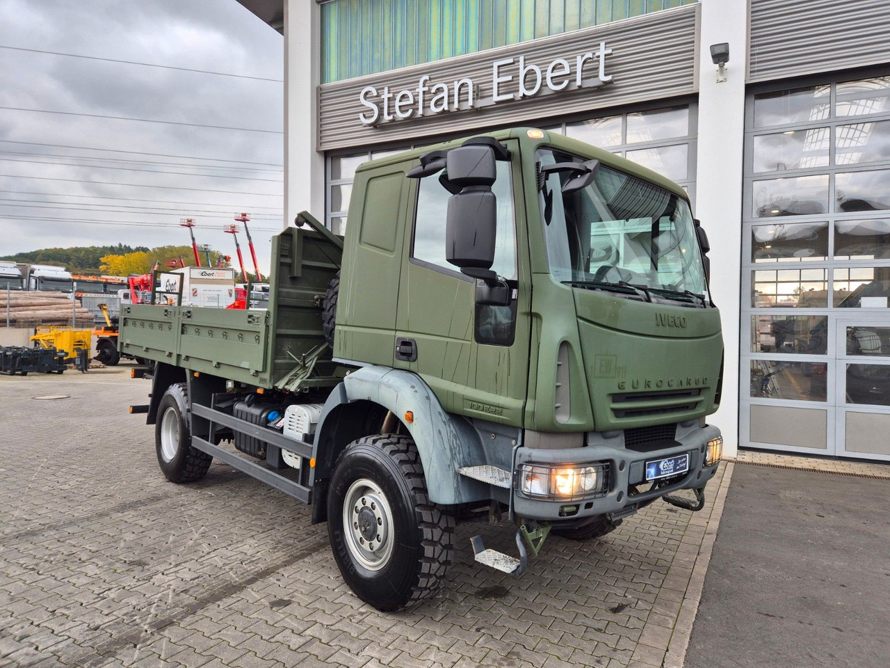 Iveco Eurocargo ML100E22WM-BW 4x4 Pritsche L-Haus Bett - Truk flatbed: gambar 2 Iveco Eurocargo ML100E22WM-BW 4x4 Pritsche L-Haus Bett - Truk flatbed: gambar 2