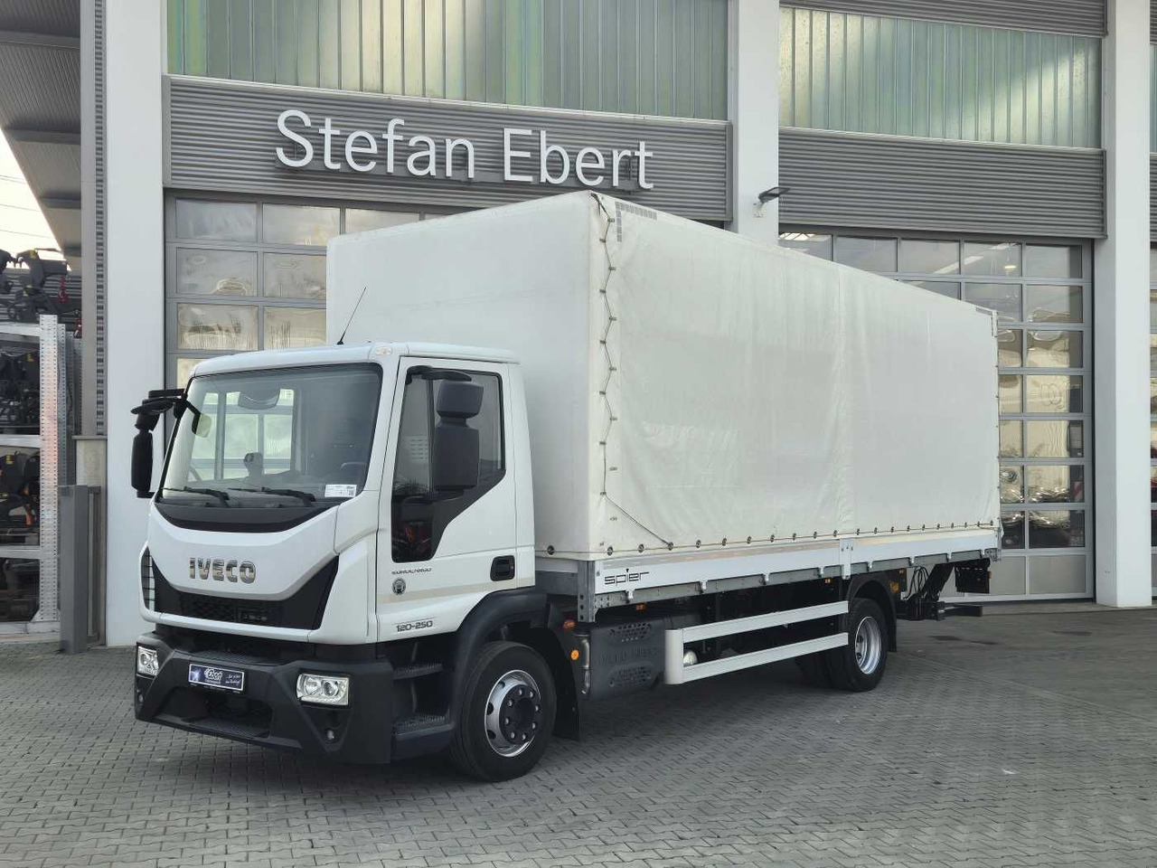 Iveco Eurocargo ML120E25 LBW 1.500kg Klima 3 Sitze - Truk dengan terpal samping: gambar 1 Iveco Eurocargo ML120E25 LBW 1.500kg Klima 3 Sitze - Truk dengan terpal samping: gambar 1
