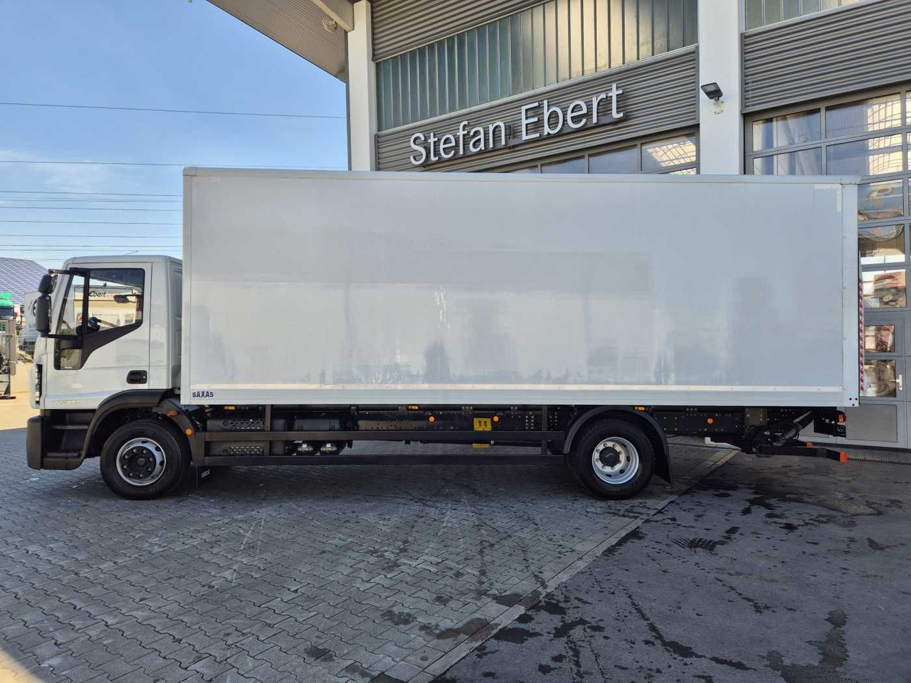 Iveco Eurocargo ML140E28/P 4x2 *LBW*AHK*Klima / 3x - Truk box: gambar 5 Iveco Eurocargo ML140E28/P 4x2 *LBW*AHK*Klima / 3x - Truk box: gambar 5