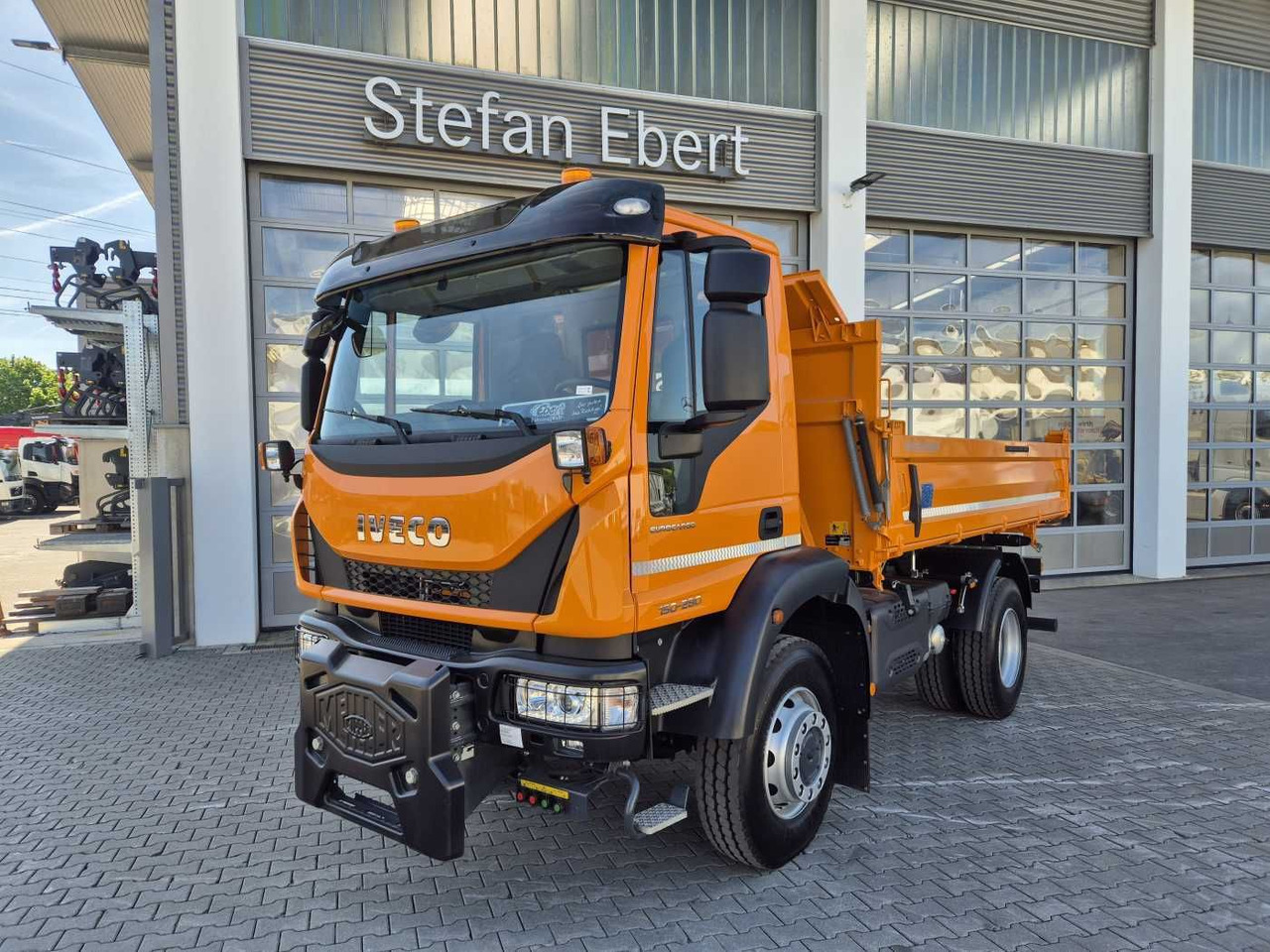 Iveco Eurocargo ML150E28W 4x4 Winterdienst Vorb. 2xAHK - Truk jungkit: gambar 2 Iveco Eurocargo ML150E28W 4x4 Winterdienst Vorb. 2xAHK - Truk jungkit: gambar 2