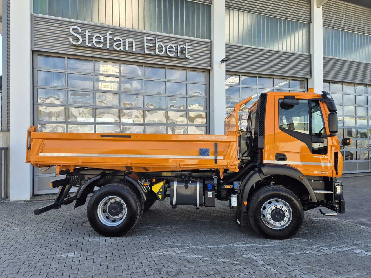 Iveco Eurocargo ML150E28W 4x4 Winterdienst Vorb. 2xAHK - Truk jungkit: gambar 5 Iveco Eurocargo ML150E28W 4x4 Winterdienst Vorb. 2xAHK - Truk jungkit: gambar 5