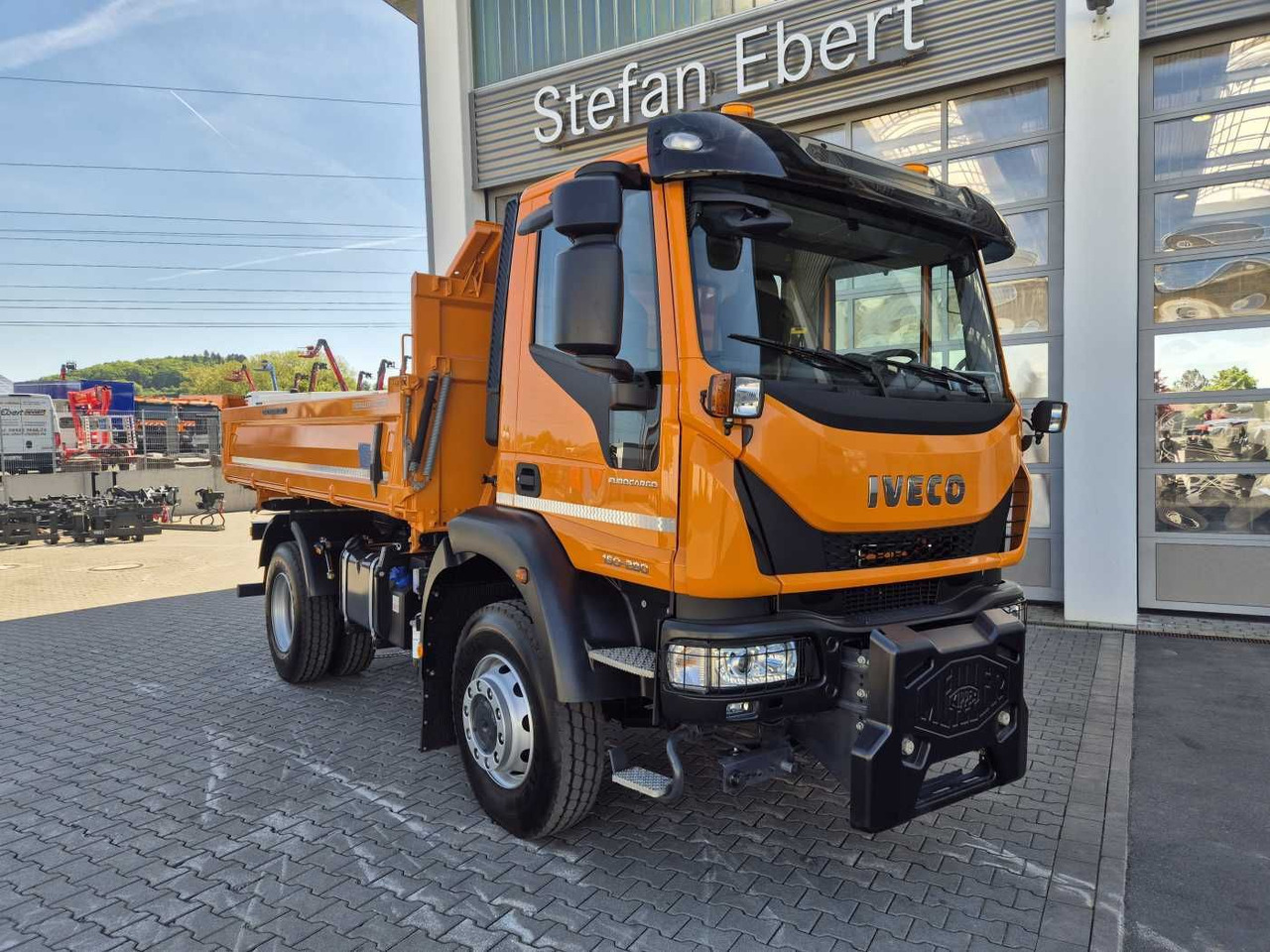 Iveco Eurocargo ML150E28W 4x4 Winterdienst Vorb. 2xAHK - Truk jungkit: gambar 3 Iveco Eurocargo ML150E28W 4x4 Winterdienst Vorb. 2xAHK - Truk jungkit: gambar 3