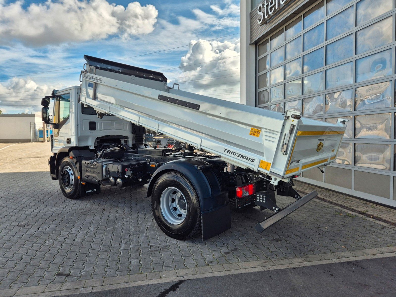 Iveco Eurocargo ML180E32K 4x2 Meiller AHK - Truk jungkit: gambar 4 Iveco Eurocargo ML180E32K 4x2 Meiller AHK - Truk jungkit: gambar 4