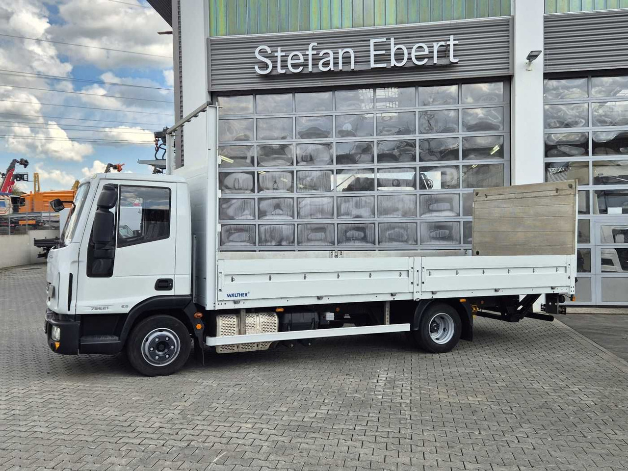 Iveco Eurocargo ML75E21/P Klima Ladebordwand 1.000kg - Van flatbed: gambar 4 Iveco Eurocargo ML75E21/P Klima Ladebordwand 1.000kg - Van flatbed: gambar 4