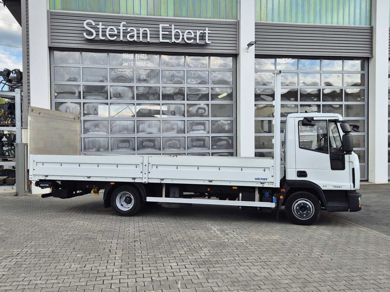 Iveco Eurocargo ML75E21/P Klima Ladebordwand 1.000kg - Van flatbed: gambar 5 Iveco Eurocargo ML75E21/P Klima Ladebordwand 1.000kg - Van flatbed: gambar 5