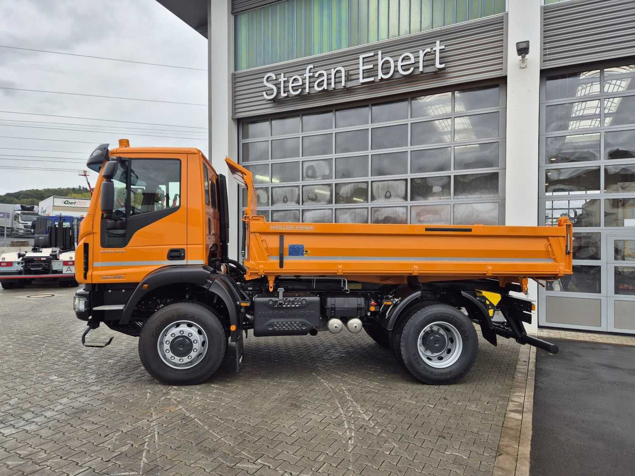 Iveco ML150E28W 4x4 Meiller Dreiseitenkipper 2xAHK - Truk jungkit: gambar 4 Iveco ML150E28W 4x4 Meiller Dreiseitenkipper 2xAHK - Truk jungkit: gambar 4