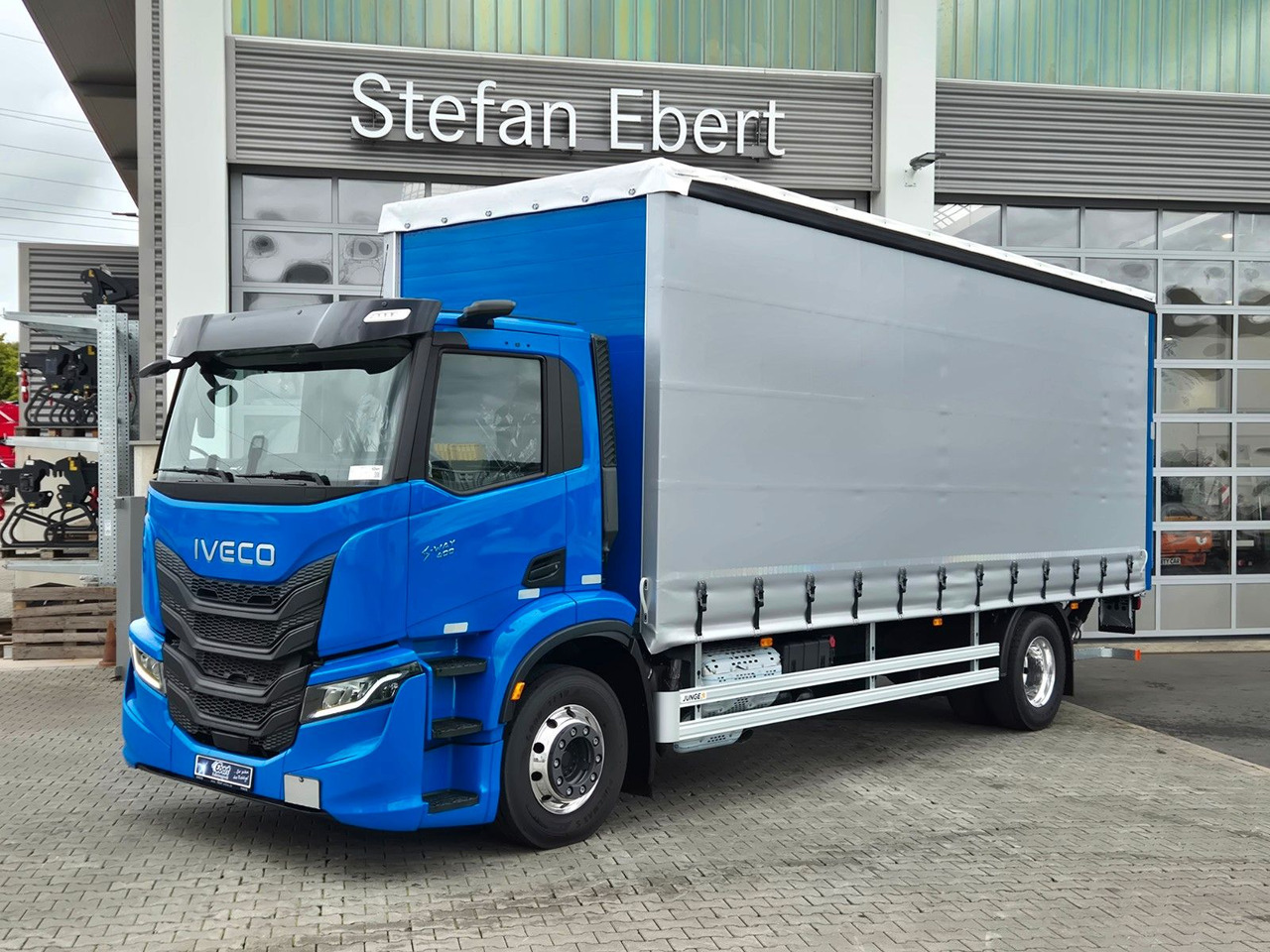 Iveco S-Way AD190S40/P Curtainsider *MirrorCam*LBW* - Truk dengan terpal samping: gambar 1 Iveco S-Way AD190S40/P Curtainsider *MirrorCam*LBW* - Truk dengan terpal samping: gambar 1