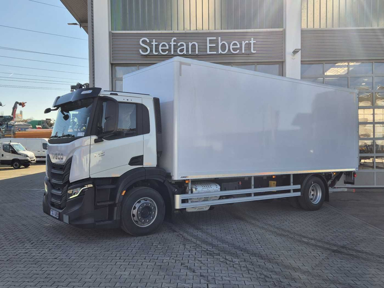 Iveco S-Way AD190S40/P Junge AHK LBW 2.000kg - Truk box: gambar 3 Iveco S-Way AD190S40/P Junge AHK LBW 2.000kg - Truk box: gambar 3