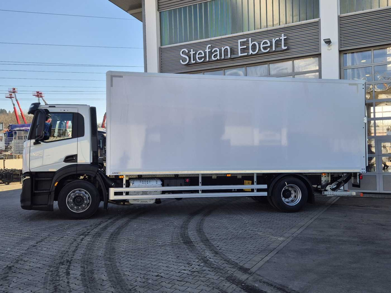 Iveco S-Way AD190S40/P Junge AHK LBW 2.000kg - Truk box: gambar 5 Iveco S-Way AD190S40/P Junge AHK LBW 2.000kg - Truk box: gambar 5