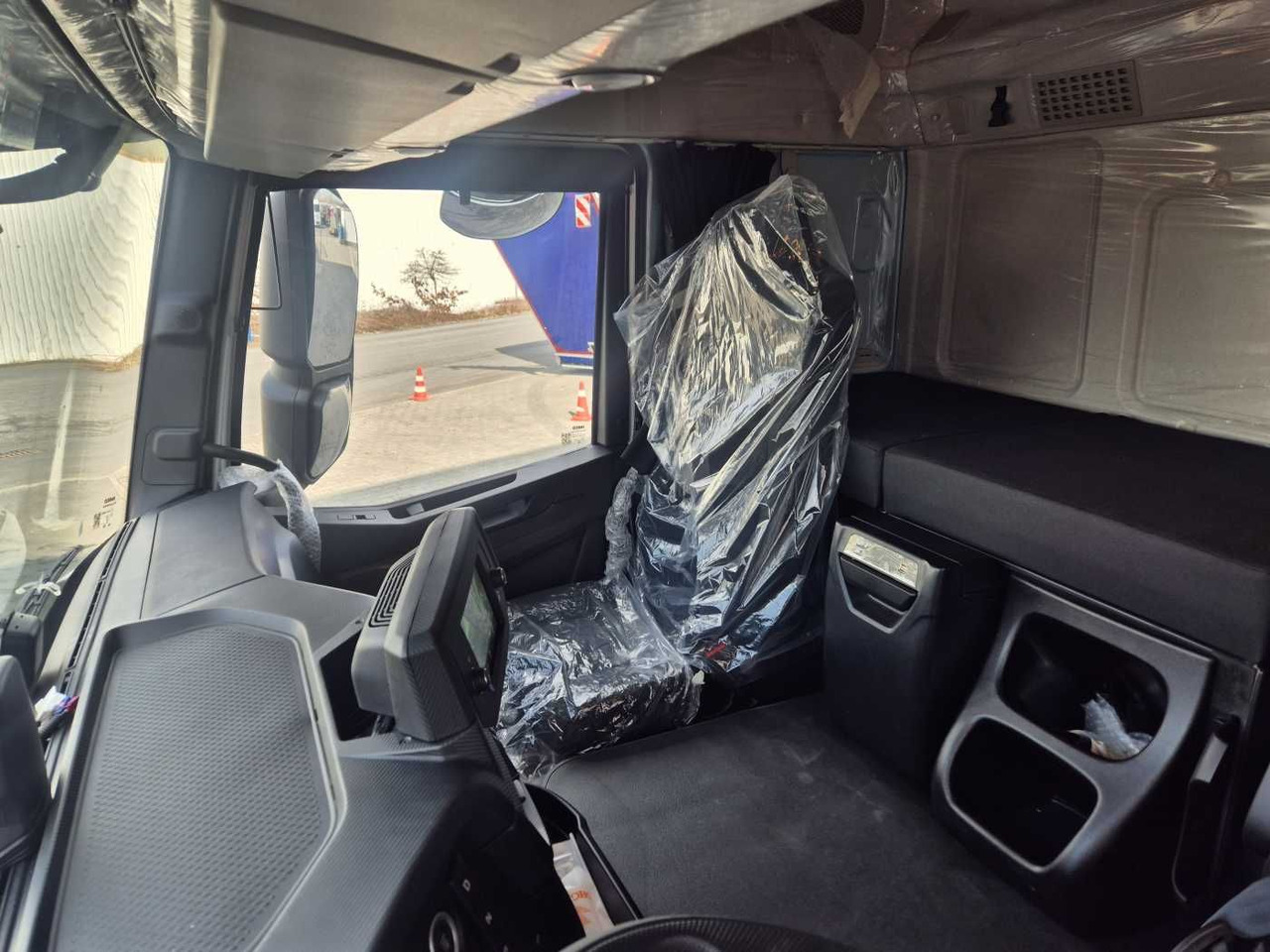 Truk box Iveco S Way AT190S40/P LBW Tür AHK Navi Bett: gambar 15