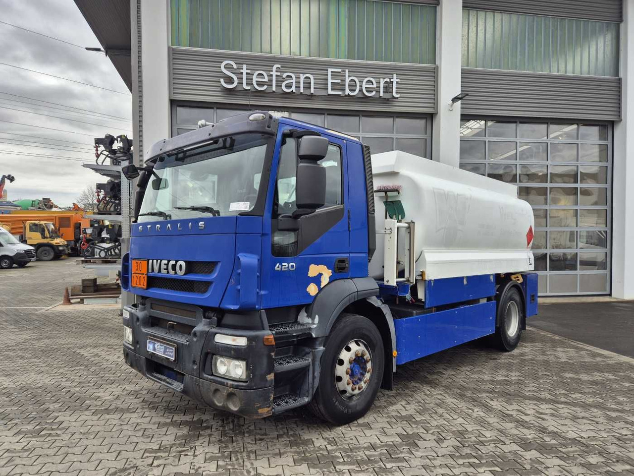 Iveco Stralis AD190S42/P 14.000L Lindner&Fischer - Truk tangki: gambar 1 Iveco Stralis AD190S42/P 14.000L Lindner&Fischer - Truk tangki: gambar 1