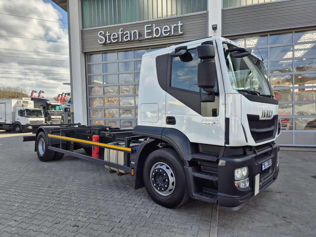 Iveco Stralis AT190S31/P BDF Klima Standh. AHK Bett - Pengangkut kontainer/ Container truck: gambar 2 Iveco Stralis AT190S31/P BDF Klima Standh. AHK Bett - Pengangkut kontainer/ Container truck: gambar 2