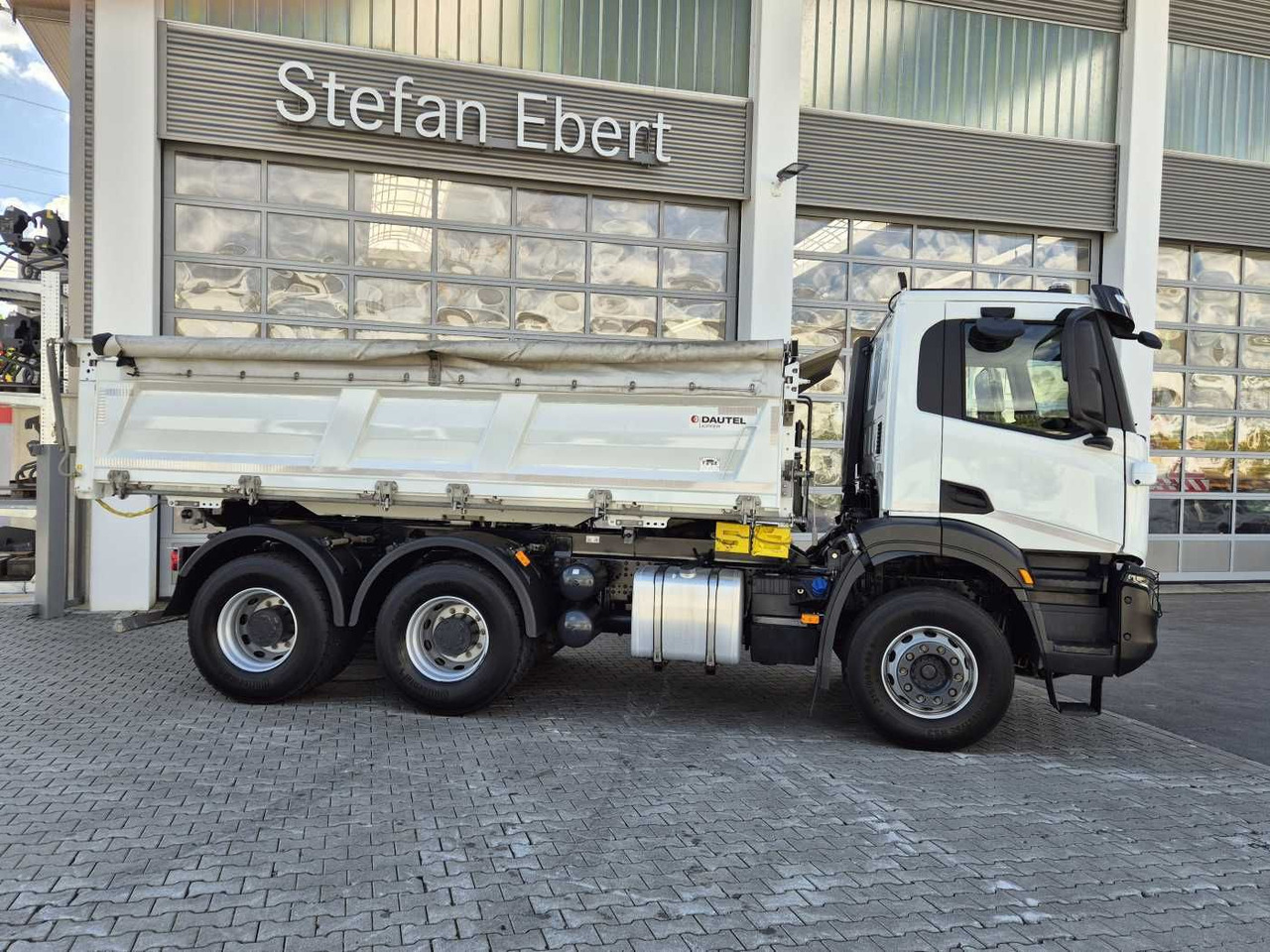 Iveco X-Way AD300X48Z HR 6x4 Intarder Bordmatic Kamera - Truk jungkit: gambar 5 Iveco X-Way AD300X48Z HR 6x4 Intarder Bordmatic Kamera - Truk jungkit: gambar 5