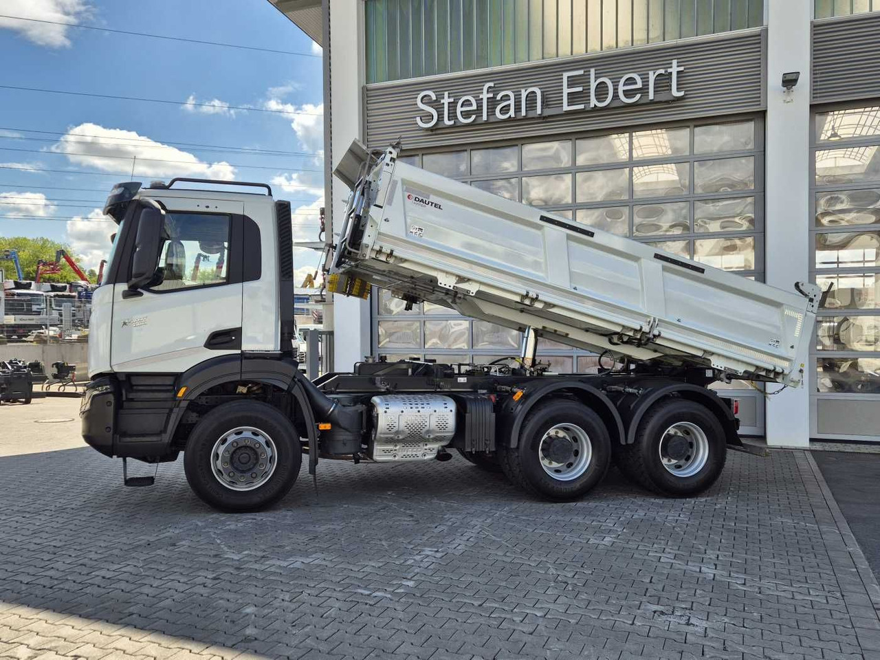 Iveco X-Way AD300X48Z HR 6x4 Intarder Bordmatic Kamera - Truk jungkit: gambar 4 Iveco X-Way AD300X48Z HR 6x4 Intarder Bordmatic Kamera - Truk jungkit: gambar 4