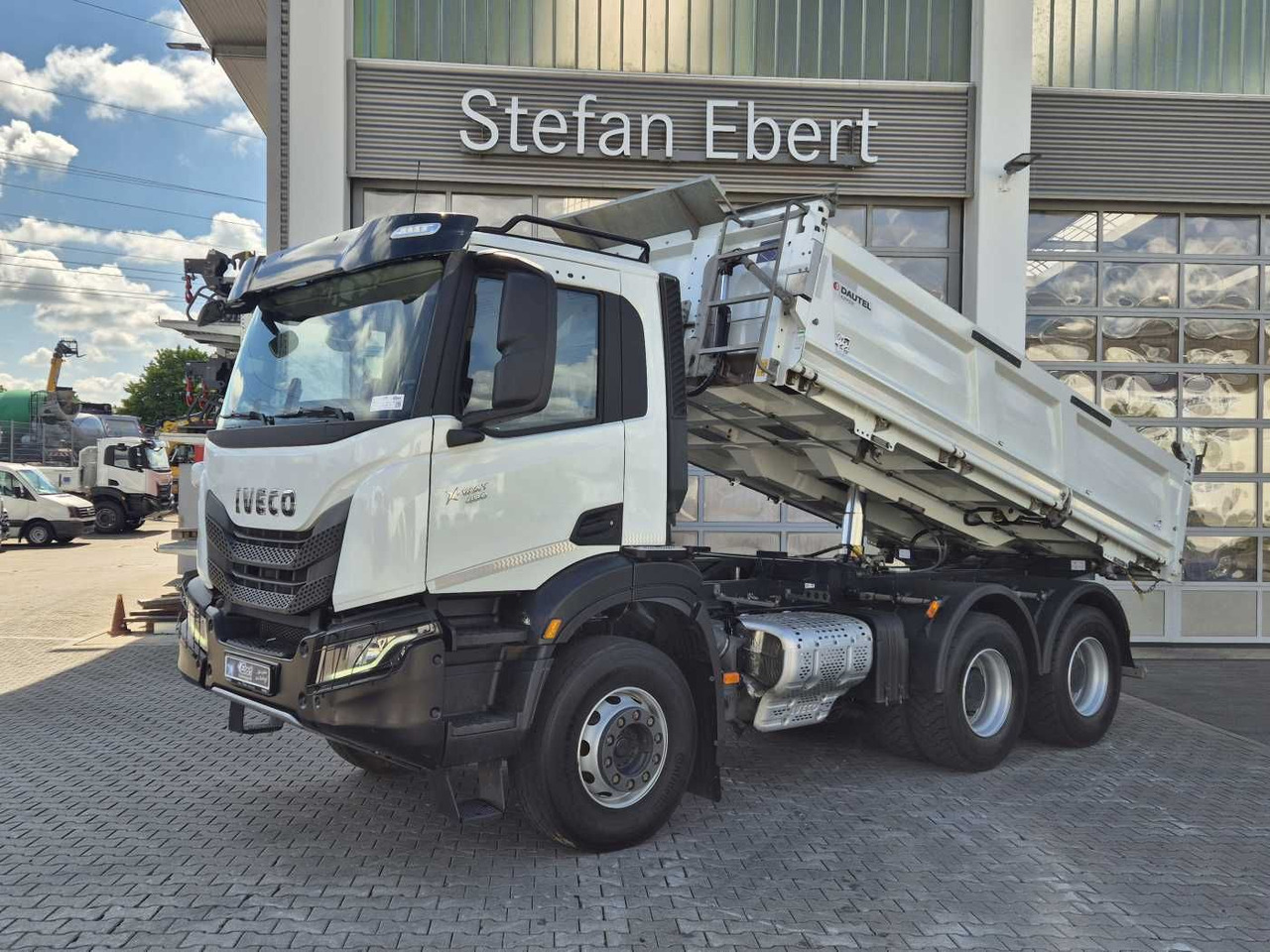 Iveco X-Way AD300X48Z HR 6x4 Intarder Bordmatic Kamera - Truk jungkit: gambar 1 Iveco X-Way AD300X48Z HR 6x4 Intarder Bordmatic Kamera - Truk jungkit: gambar 1