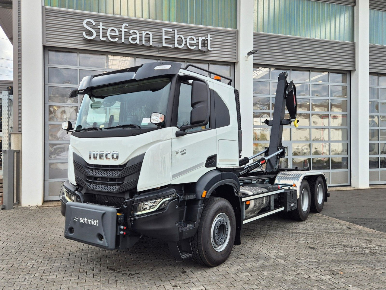 Iveco X-Way AT300X48Z/P HR OFF 6x4 Hiab Winterdienst - Hook lift: gambar 1 Iveco X-Way AT300X48Z/P HR OFF 6x4 Hiab Winterdienst - Hook lift: gambar 1
