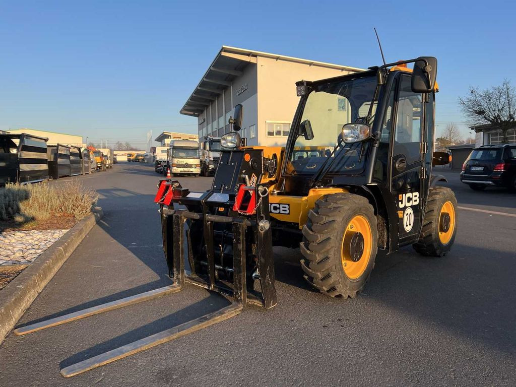 JCB 514-40 / nur 108h / 2023 / Eigengewicht: 2.700kg JCB 514-40 / nur 108h / 2023 / Eigengewicht: 2.700kg - Telehandler: gambar 1 JCB 514-40 / nur 108h / 2023 / Eigengewicht: 2.700kg JCB 514-40 / nur 108h / 2023 / Eigengewicht: 2.700kg - Telehandler: gambar 1