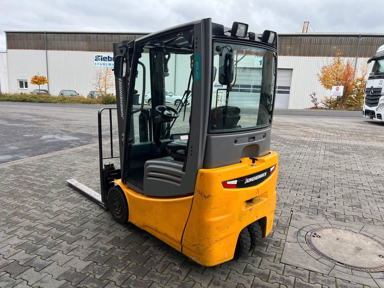 Jungheinrich EFG 215 / Triplex 4.25m / 1.851h / Batterie 2023 - Forklift listrik: gambar 5 Jungheinrich EFG 215 / Triplex 4.25m / 1.851h / Batterie 2023 - Forklift listrik: gambar 5