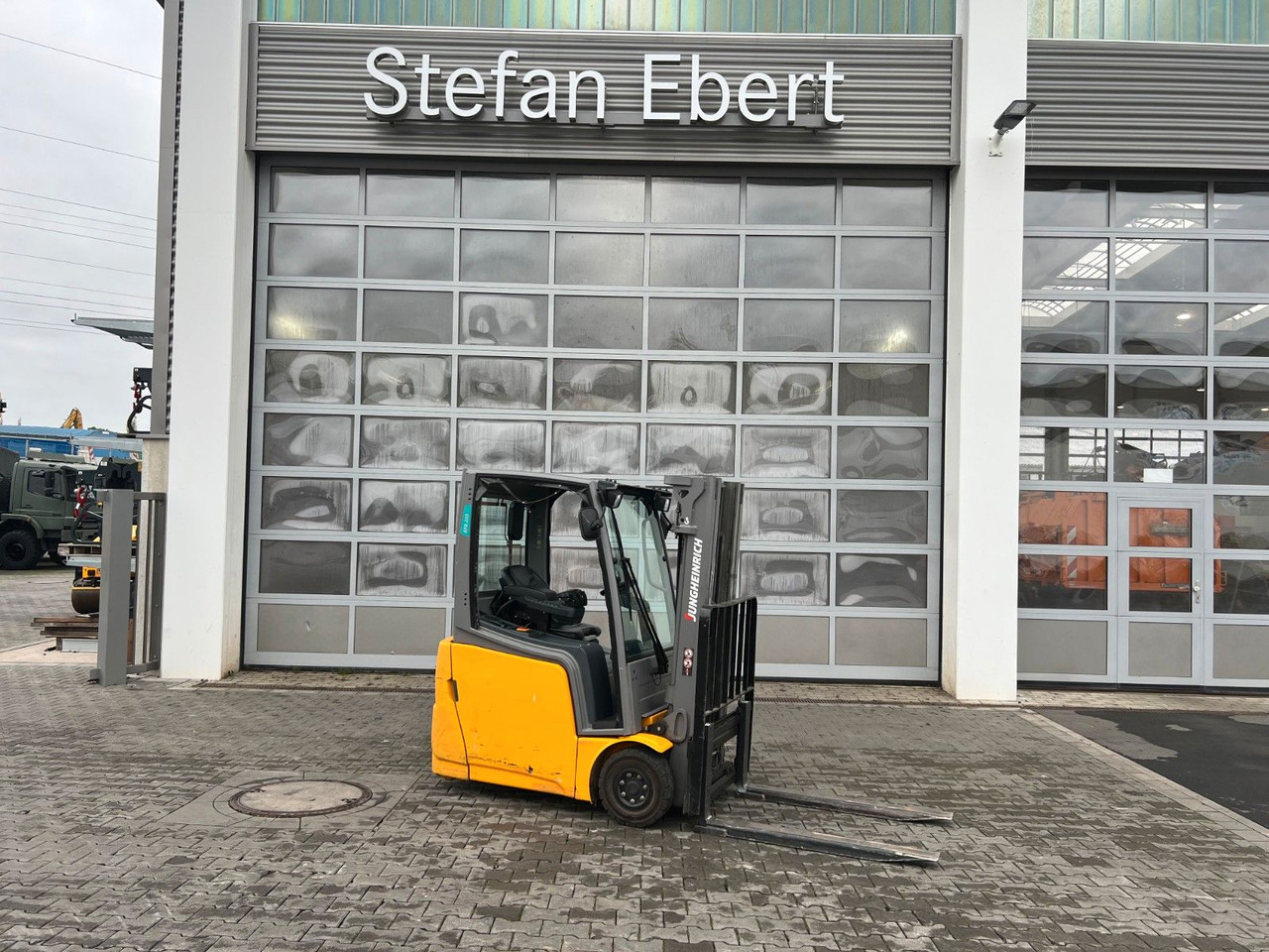 Jungheinrich EFG 215 / Triplex 4.25m / 1.851h / Batterie 2023 - Forklift listrik: gambar 1 Jungheinrich EFG 215 / Triplex 4.25m / 1.851h / Batterie 2023 - Forklift listrik: gambar 1