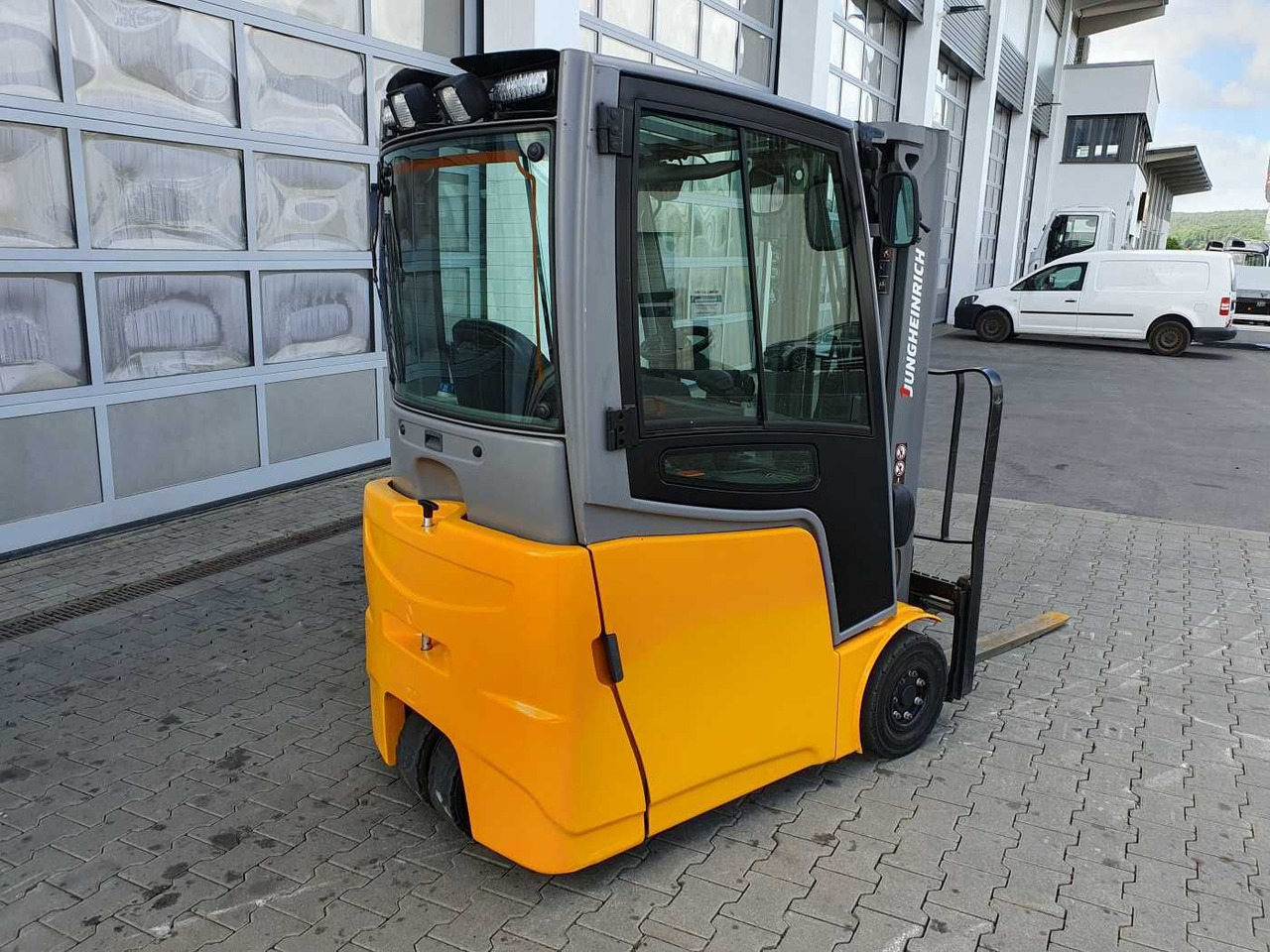 Jungheinrich EFG 215 / Triplex: 4.25m! / SS / 2.472h! / 2020 - Forklift listrik: gambar 4 Jungheinrich EFG 215 / Triplex: 4.25m! / SS / 2.472h! / 2020 - Forklift listrik: gambar 4