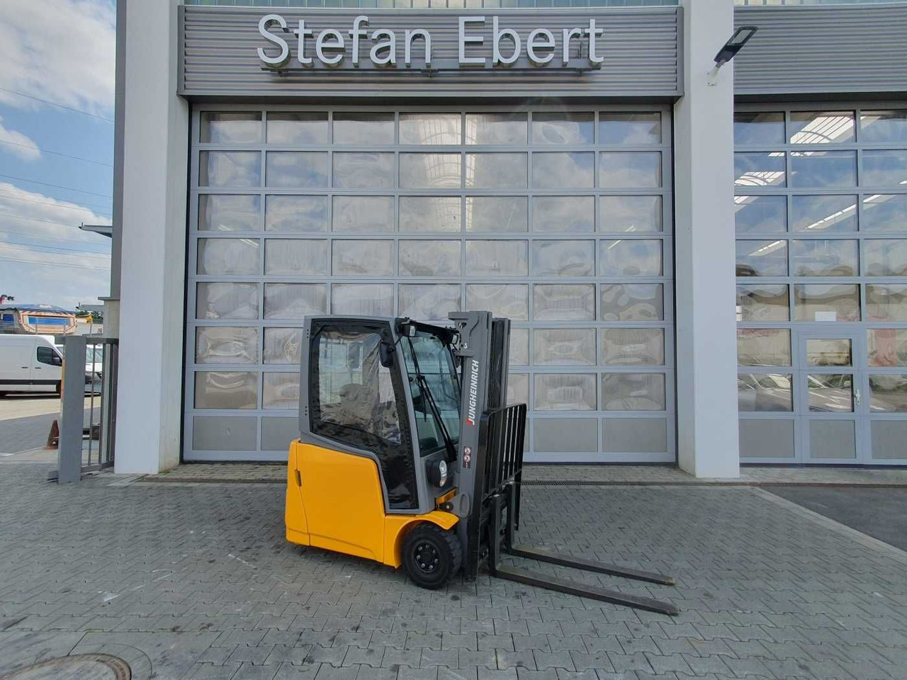 Jungheinrich EFG 215 / Triplex 4.25m / SS / nur 1.680h / 2021 - Forklift listrik: gambar 1 Jungheinrich EFG 215 / Triplex 4.25m / SS / nur 1.680h / 2021 - Forklift listrik: gambar 1