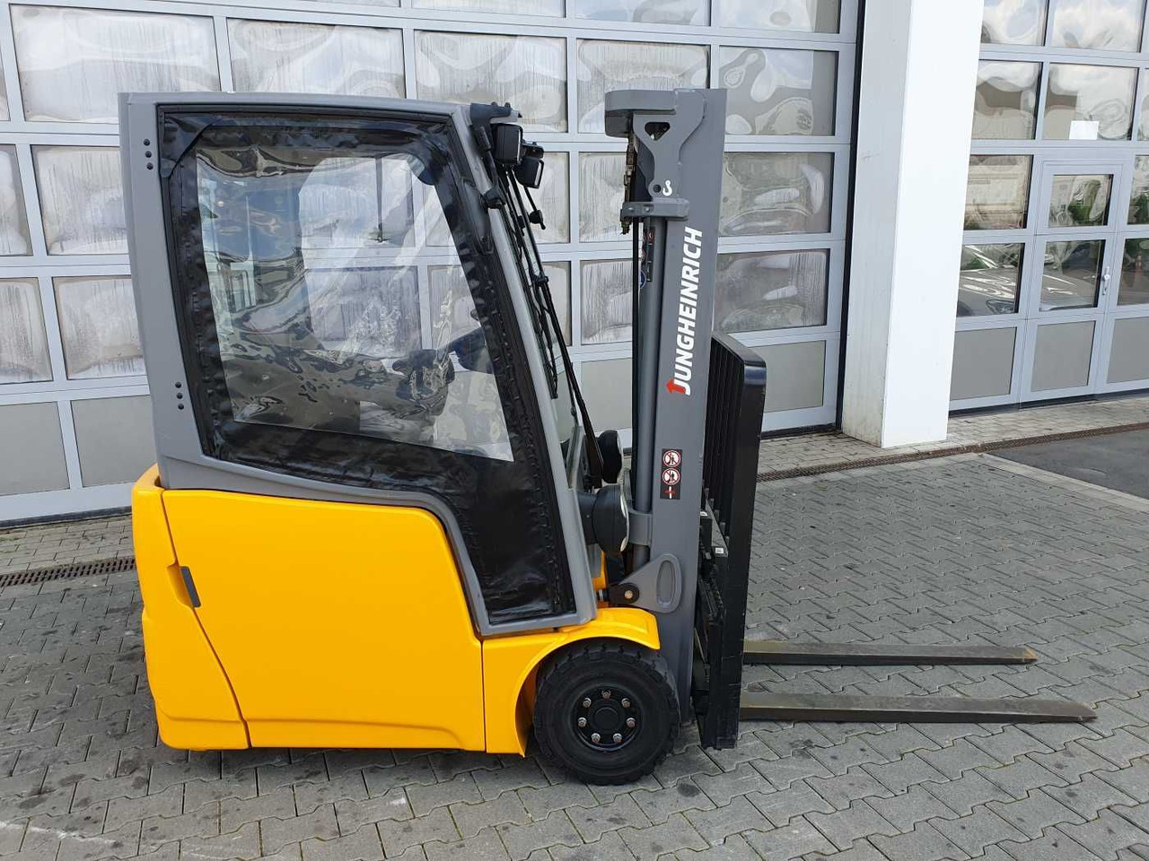 Jungheinrich EFG 215 / Triplex 4.25m / SS / nur 1.680h / 2021 - Forklift listrik: gambar 3 Jungheinrich EFG 215 / Triplex 4.25m / SS / nur 1.680h / 2021 - Forklift listrik: gambar 3