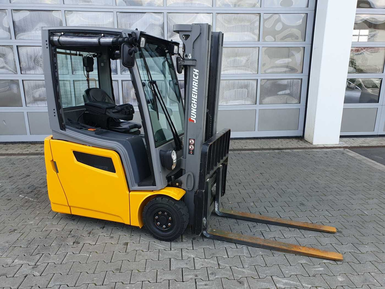 Jungheinrich EFG 215 / Triplex: 4.25m! / SS / nur 2.184h! - Forklift listrik: gambar 2 Jungheinrich EFG 215 / Triplex: 4.25m! / SS / nur 2.184h! - Forklift listrik: gambar 2