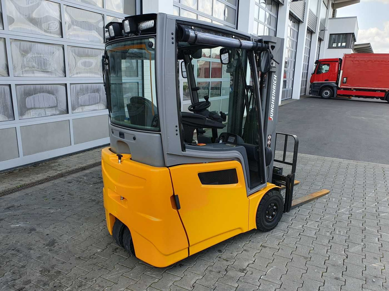 Jungheinrich EFG 215 / Triplex: 4.25m! / SS / nur 2.184h! - Forklift listrik: gambar 4 Jungheinrich EFG 215 / Triplex: 4.25m! / SS / nur 2.184h! - Forklift listrik: gambar 4